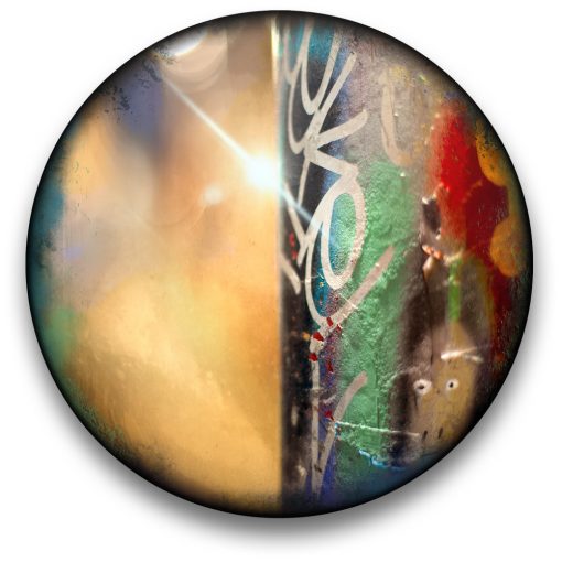 Oeuvre CIRCULAIRE 11. Technique mixte sur panneau de bois circulaire (photographie nocturne, travail numérique, peinture aérosol et époxy) par l'artiste visuel Pascal Normand.