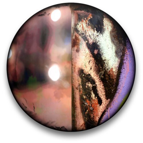 Oeuvre CIRCULAIRE 13. Technique mixte sur panneau de bois circulaire (photographie nocturne, travail numérique, peinture aérosol et époxy) par l'artiste visuel Pascal Normand.