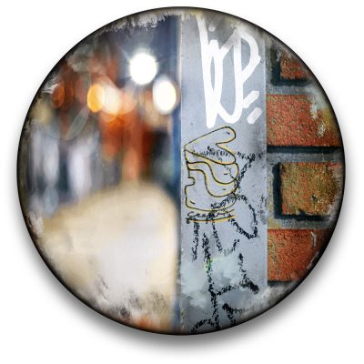 Oeuvre CIRCULAIRE 7. Technique mixte sur panneau de bois circulaire (photographie nocturne, travail numérique, peinture aérosol et époxy) par l'artiste visuel Pascal Normand.